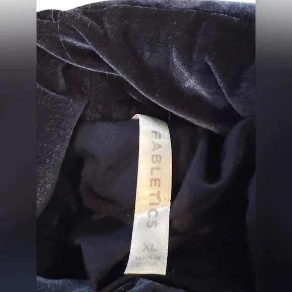 Fabletics Navy Wander Velour Cropped Puffer Jacket Size XL - Picture 3 of 8